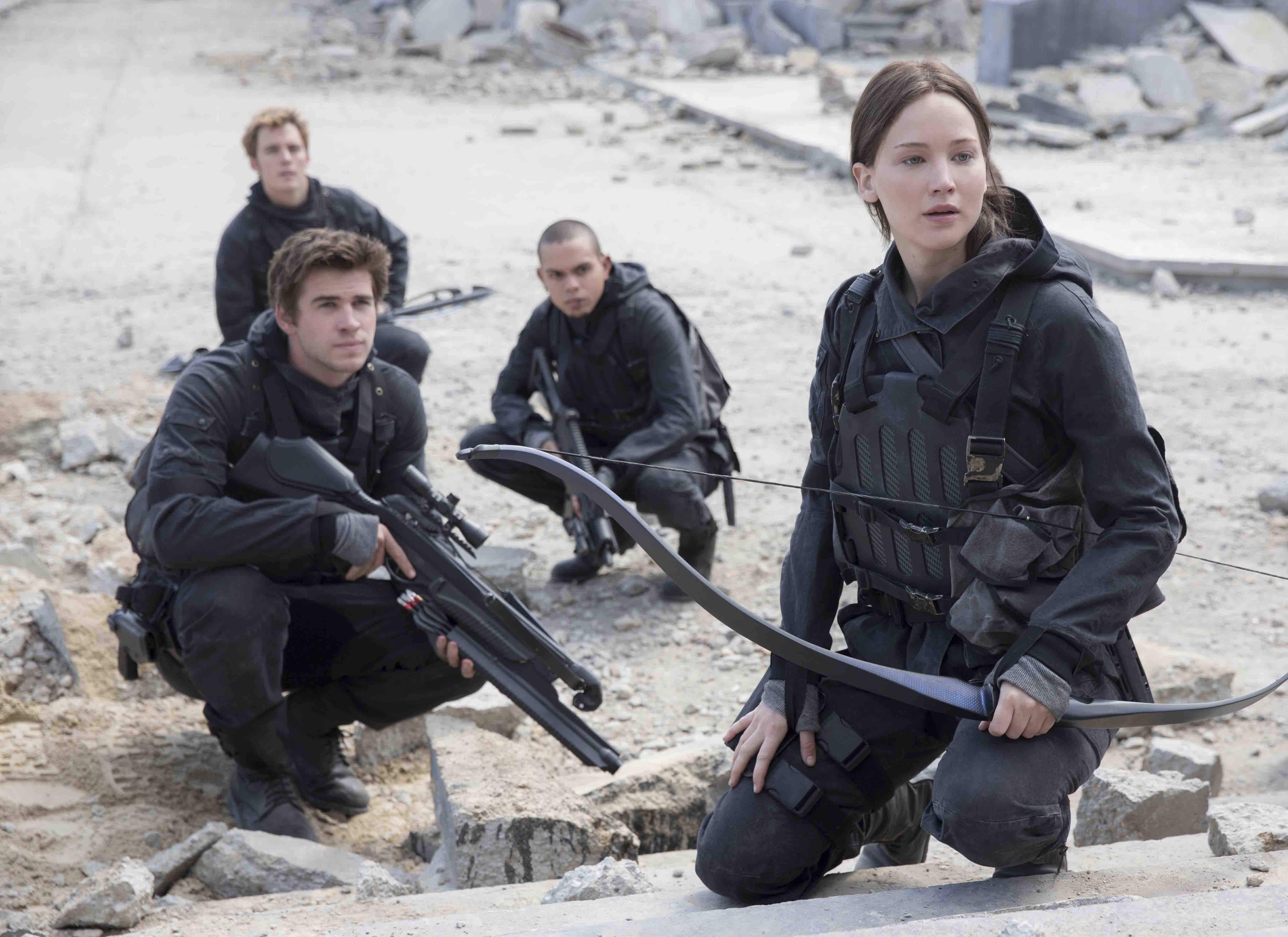 Movie Review Hunger Games Mockingjay Part 2 Soars To The Very End 