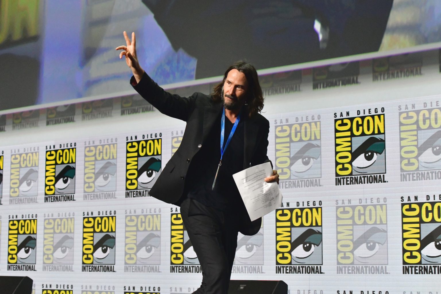 Keanu Reeves Surprises "John Wick" Fans At ComicCon LATF USA NEWS