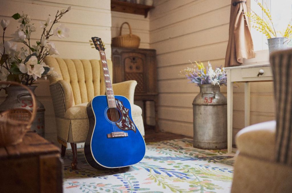 Miranda Lambert Unveils Bluebird Gibson Guitar | LATF USA NEWS