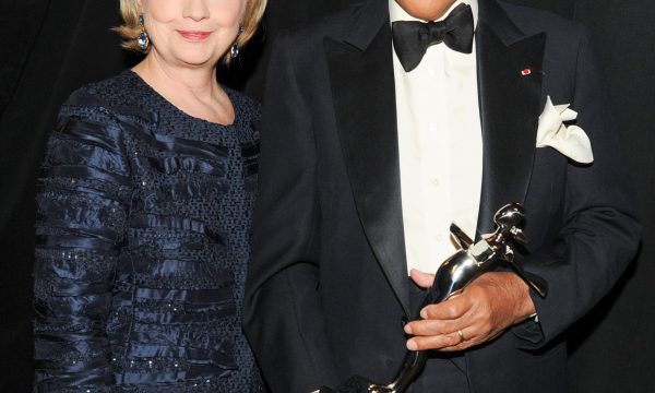 COUNCIL OF FASHION DESIGNERS OF AMERICA, INC. (CFDA) HILLARY CLINTON WITH OSCAR DE LA RENTA