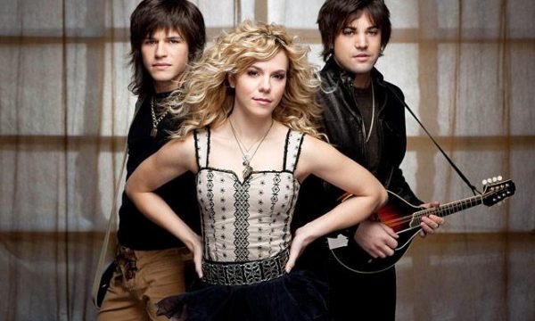 20130806111053The_Band_Perry_Fontainbleau