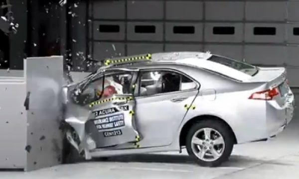 20130810120235overlap_crash_car_test