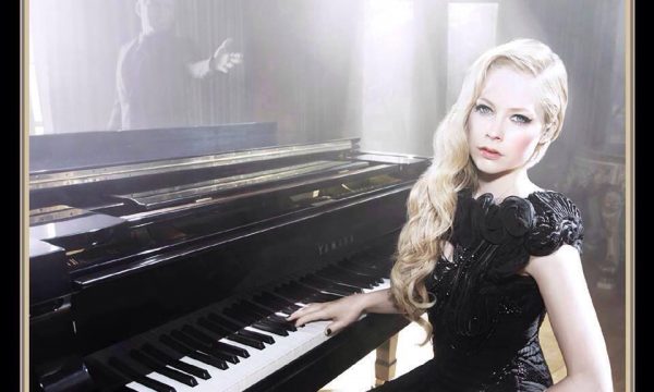 20131015162106Avril_Lavigne