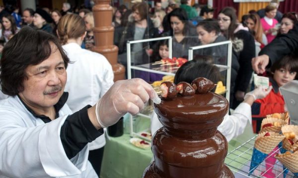 CHOCOLATE WORLD EXPO DELICIOUS FOUNTAIN TREAT