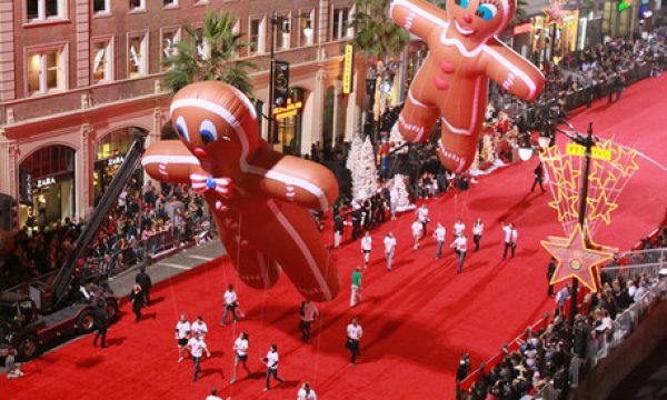 20131126170519Hollywood_Christmas_Parade