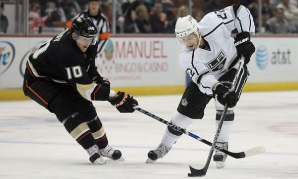 20140124152014LA_Kings_and_Anaheim_Ducks