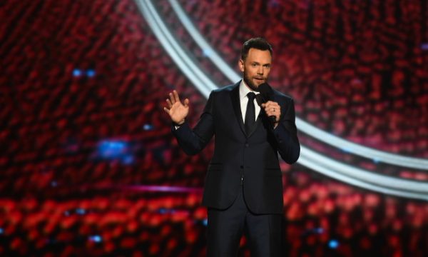 201507161158012015_ESPYS_winners_Joel_McHale_host