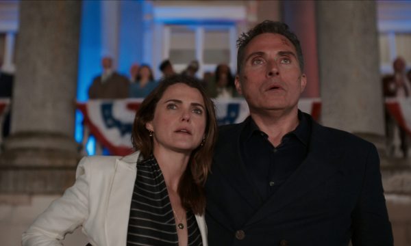 The Diplomat. (L to R) Keri Russell as Kate Wyler, Rufus Sewell as Hal Wyler in episode 203 of The Diplomat. Cr. Courtesy of Netflix © 2024