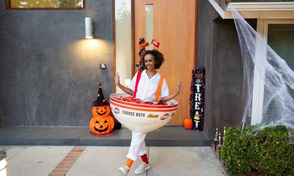 Kit Kat® and Reese’s Trick-or-Treatable costume, here to make Halloween a sweet success! (Credit: Joseph Barbieri of Pacific Coast Pictures)