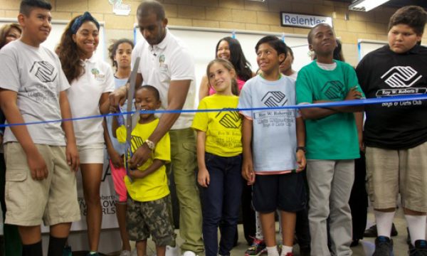 chris-paul-ribbon-cutting