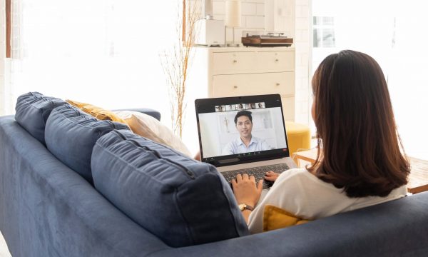 couch-woman-speaker-view