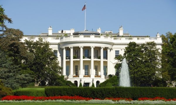 hungry-history-cooking-for-the-commander-in-chief-20th-century-white-house-chefs-istock_000004638435medium-e