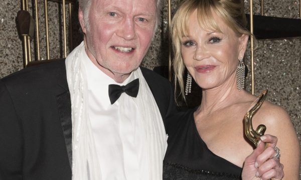 jon-voight-hba-timeless-beauty-award-recipient-melanie-griffith_pWfFNvZ